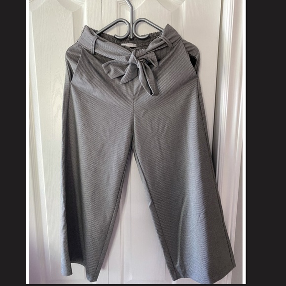 Women's Formal Capri Pants - Picture 1 of 4